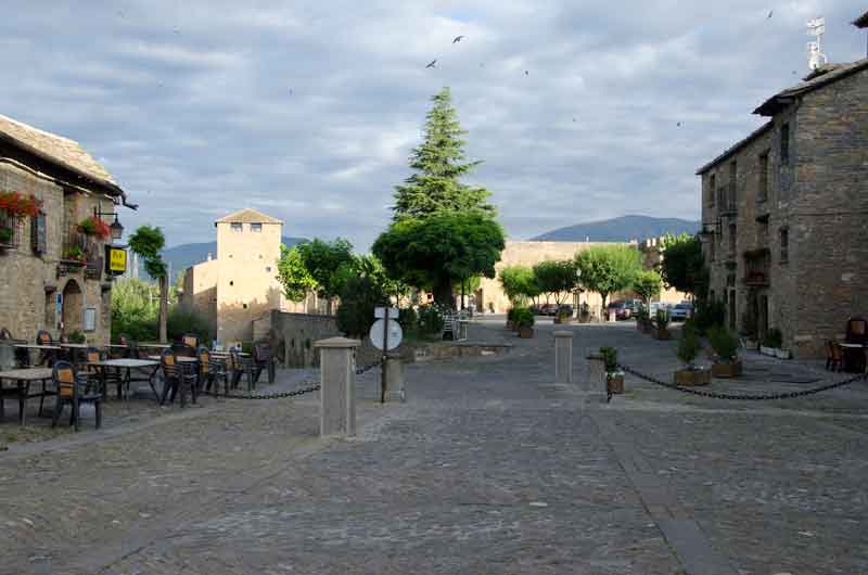 Huesca - Ainsa 02 - plaza Mayor.jpg